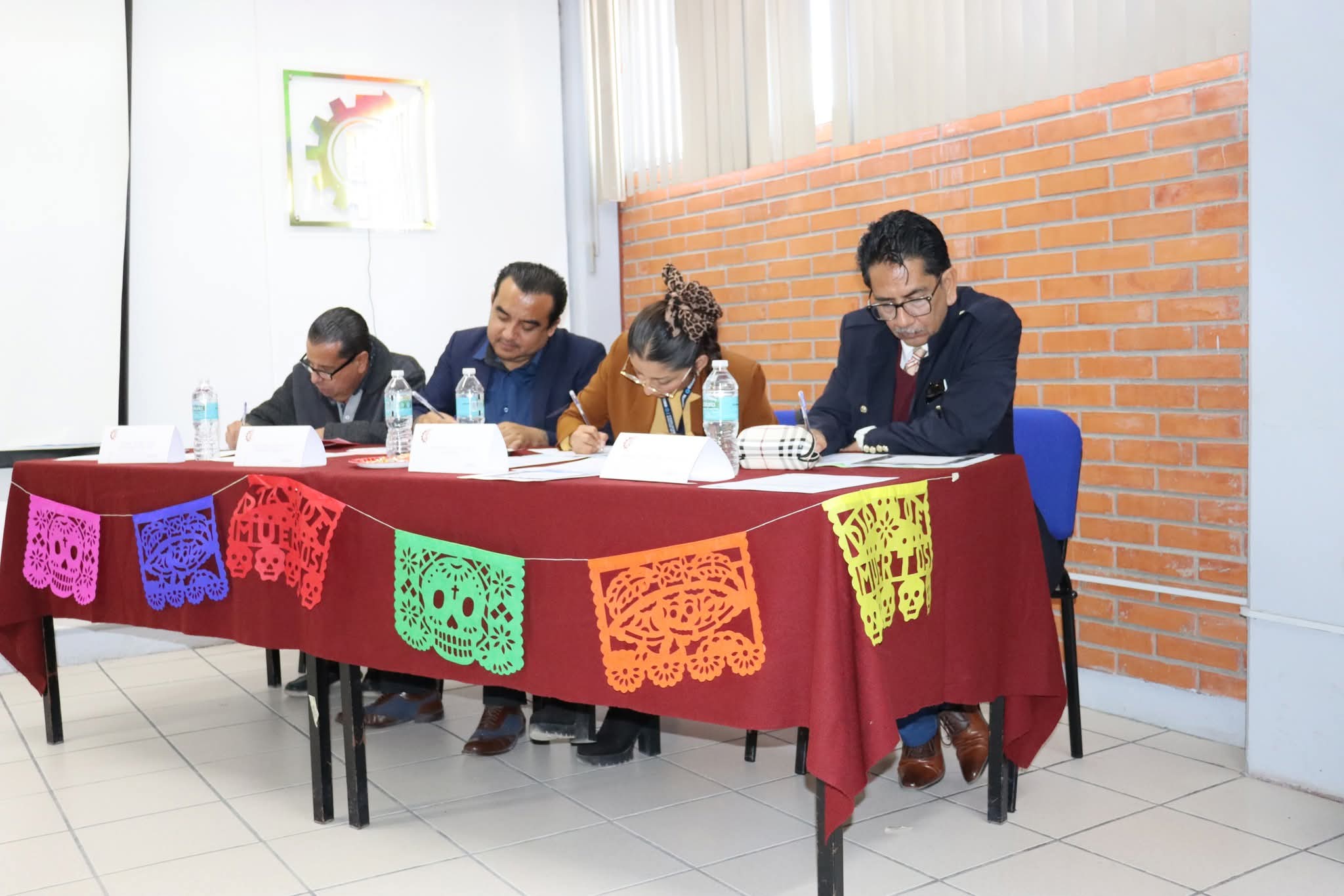 Jueces deliberando en el concurso