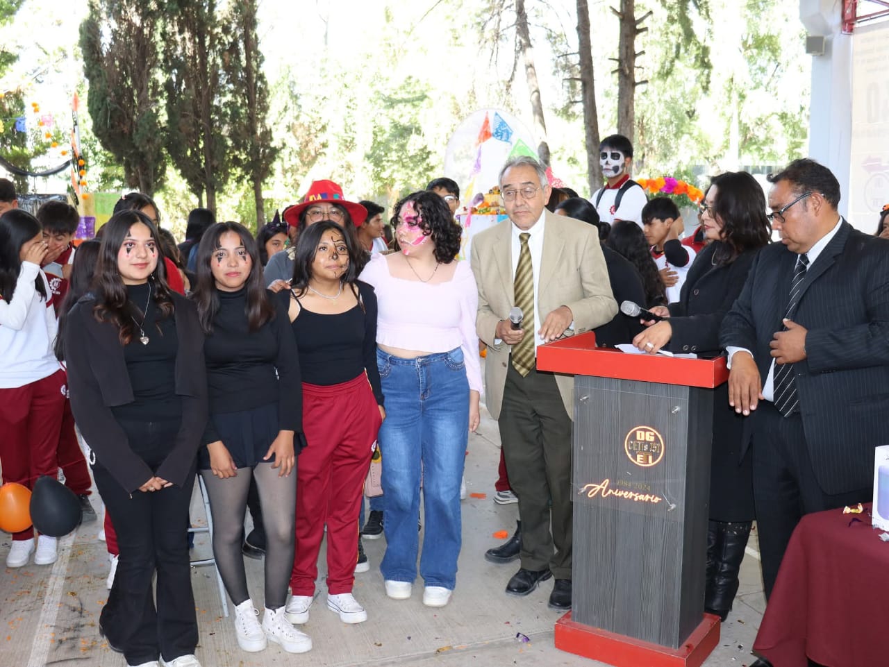 Ganadores recibiendo su premio